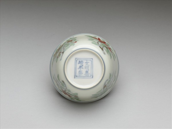 鬥彩四季花卉紋杯