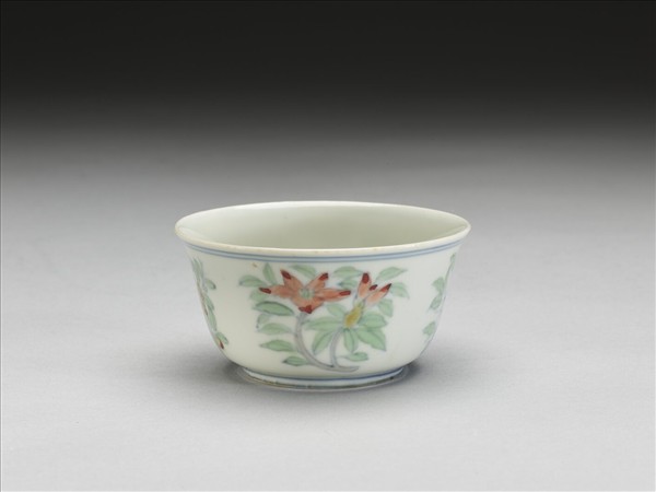 鬥彩四季花卉紋杯