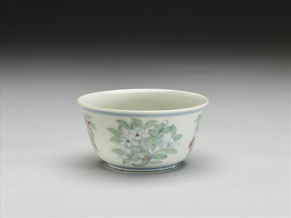 鬥彩四季花卉紋杯