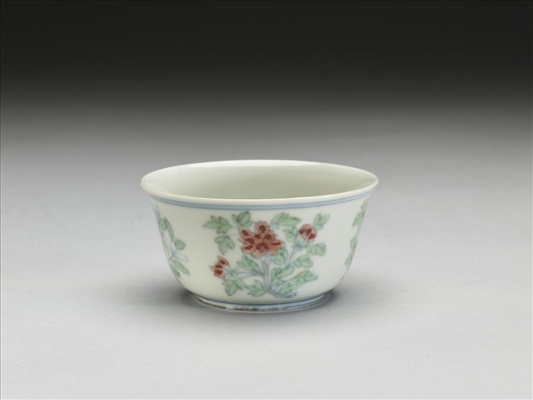 鬥彩四季花卉紋杯