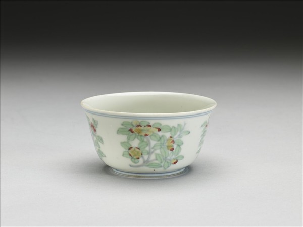 鬥彩四季花卉紋杯