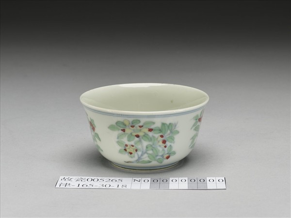 鬥彩四季花卉紋杯