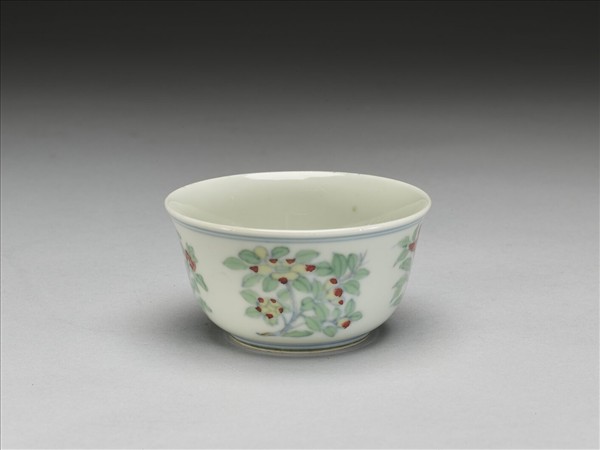 鬥彩四季花卉紋杯