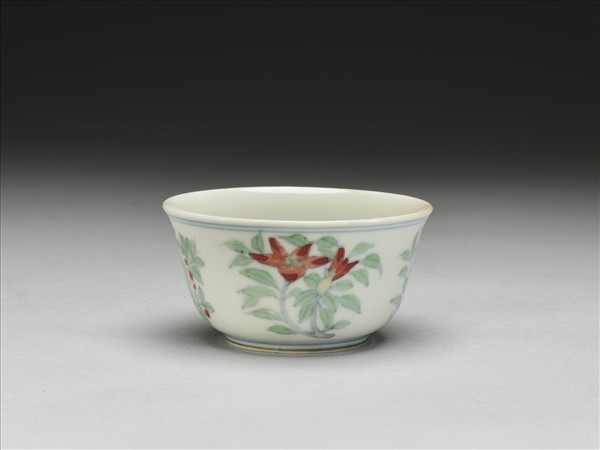 鬥彩四季花卉紋杯