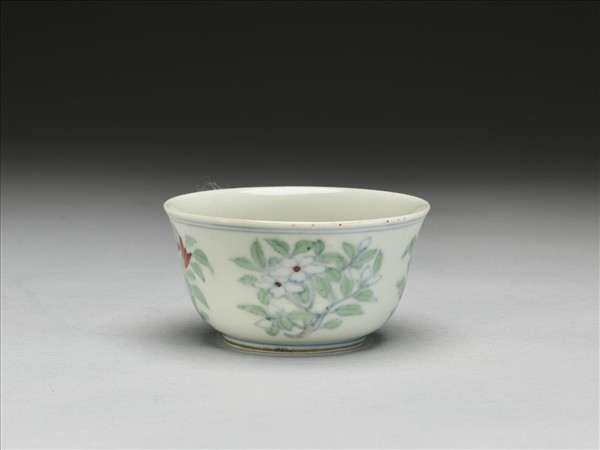 鬥彩四季花卉紋杯