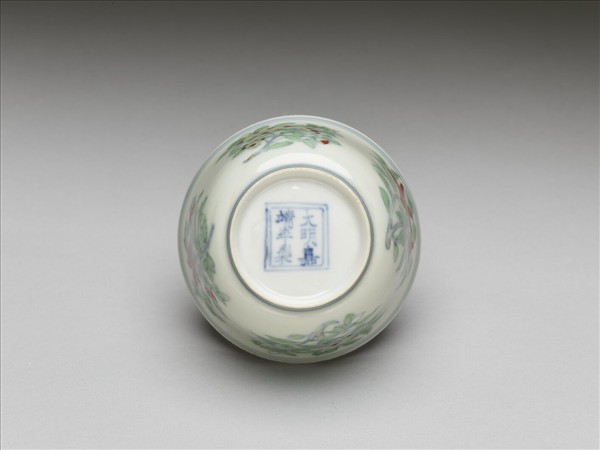 鬥彩四季花卉紋杯