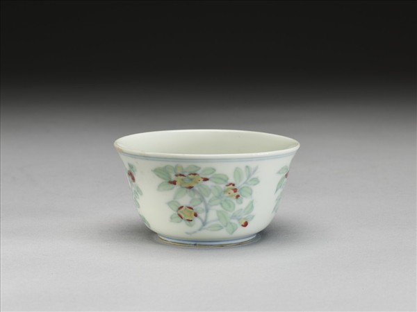 鬥彩四季花卉紋杯