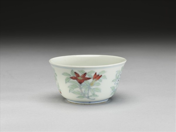 鬥彩四季花卉紋杯