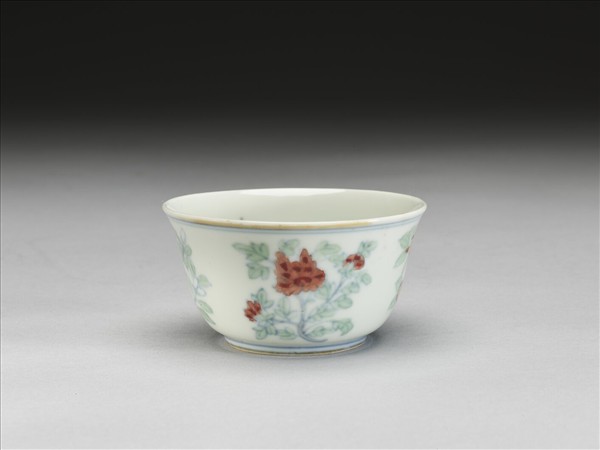 鬥彩四季花卉紋杯