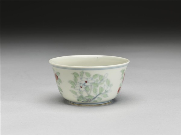 鬥彩四季花卉紋杯