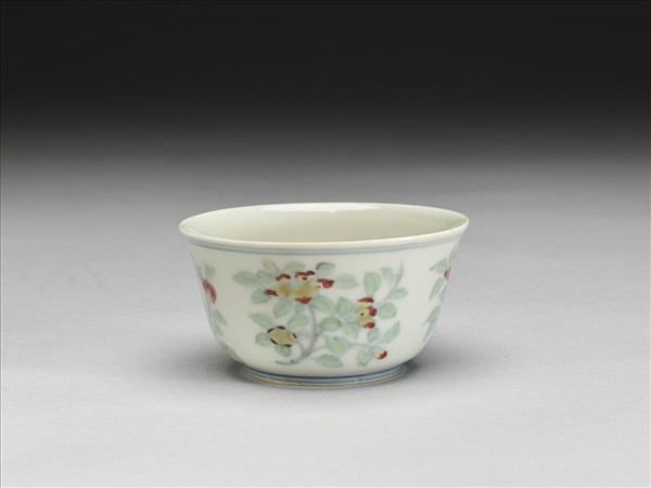 鬥彩四季花卉紋杯