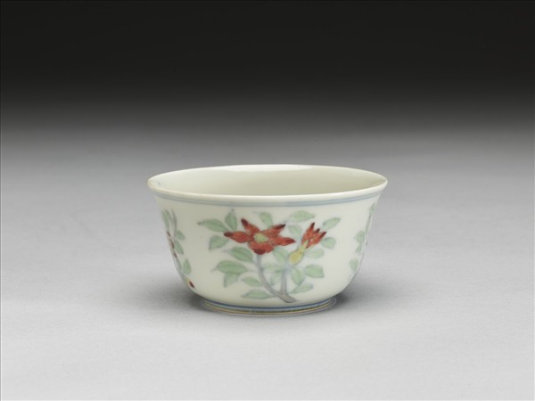 鬥彩四季花卉紋杯