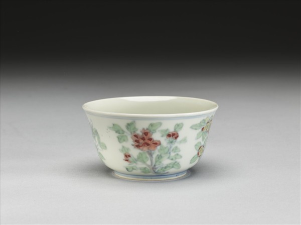 鬥彩四季花卉紋杯