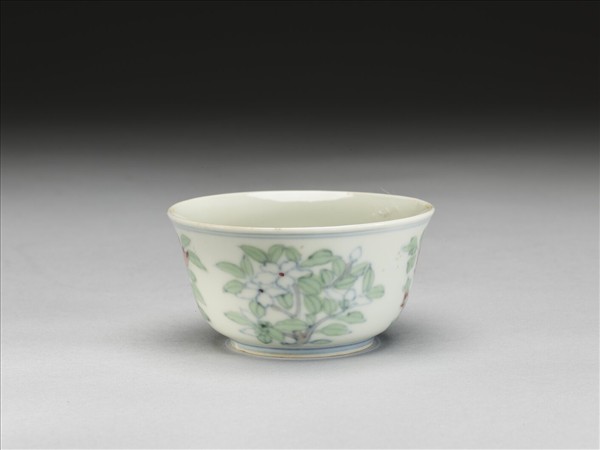 鬥彩四季花卉紋杯