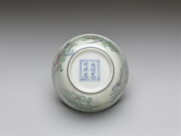 鬥彩四季花卉紋杯