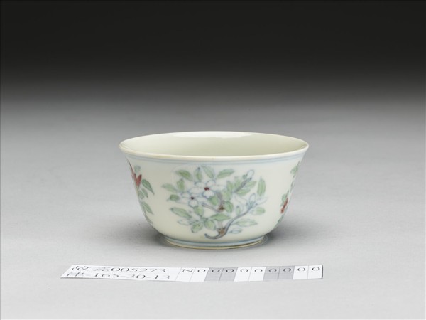 鬥彩折枝花卉杯