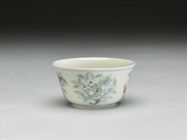 鬥彩折枝花卉杯