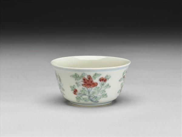 鬥彩折枝花卉杯