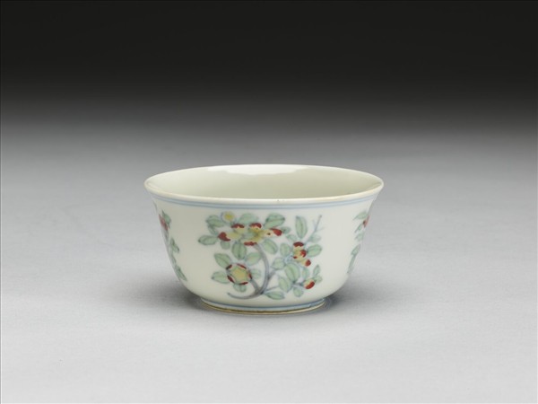 鬥彩折枝花卉杯