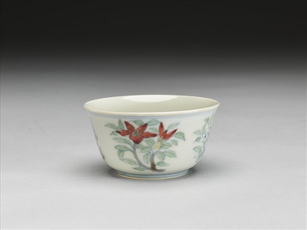 鬥彩折枝花卉杯