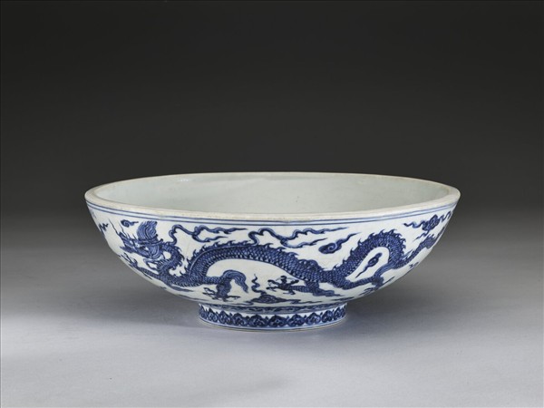 青花雲龍紋碗