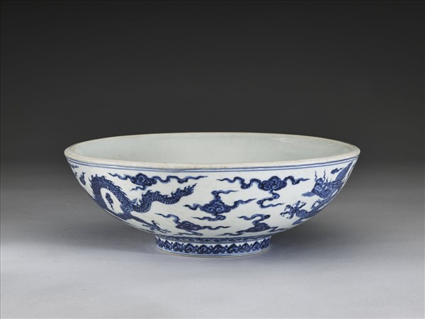 青花雲龍紋碗