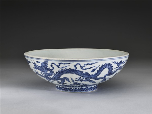 青花雲龍紋碗