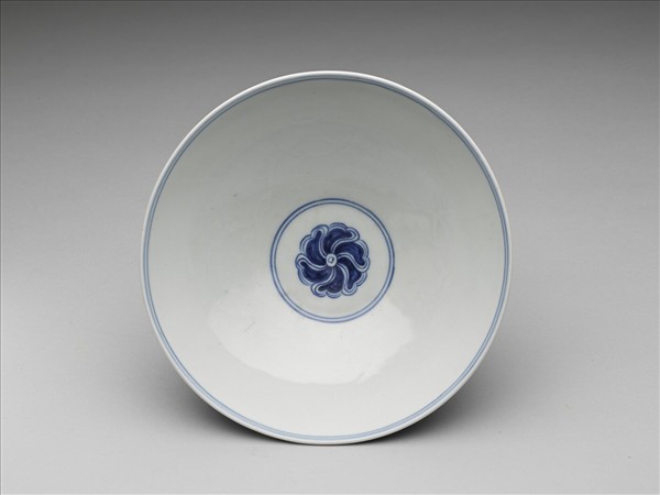 青花纏枝番蓮紋碗