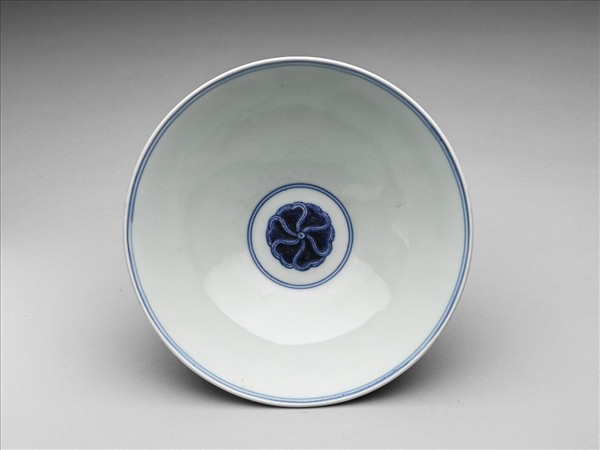 青花纏枝番蓮紋碗