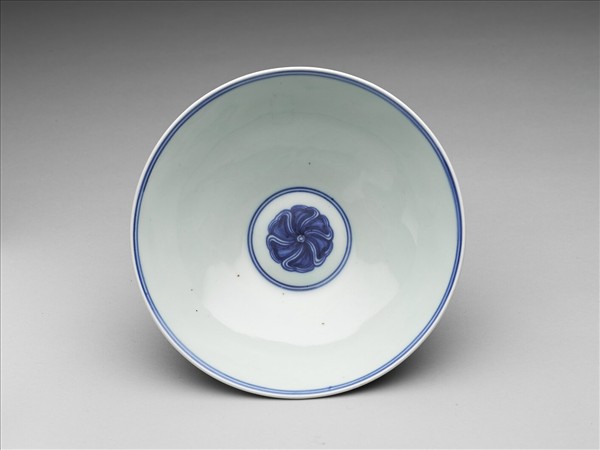 青花纏枝番蓮紋碗