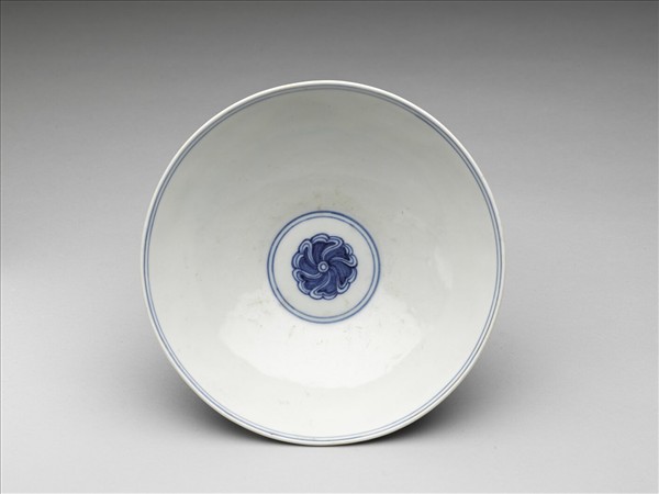 青花纏枝番蓮紋碗