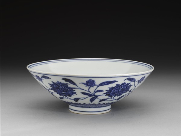 青花纏枝番蓮紋碗