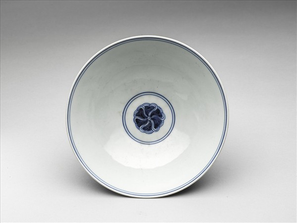 青花纏枝番蓮紋碗