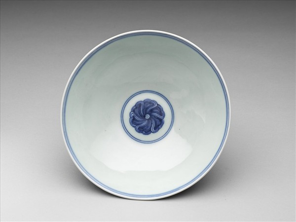 青花纏枝番蓮紋碗