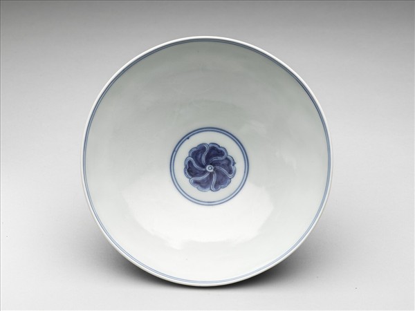 青花纏枝番蓮紋碗