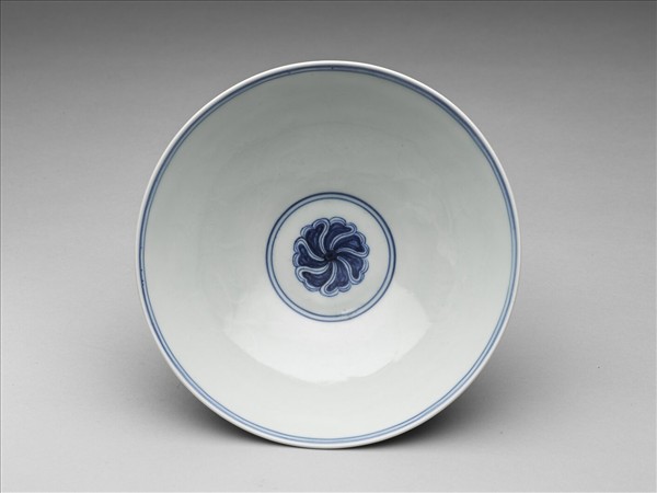 青花纏枝番蓮紋碗