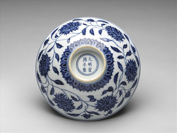 青花纏枝番蓮紋碗