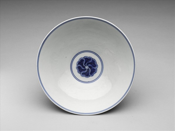 青花纏枝番蓮紋碗