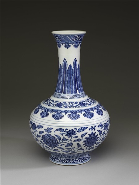 青花纏枝花卉紋瓶