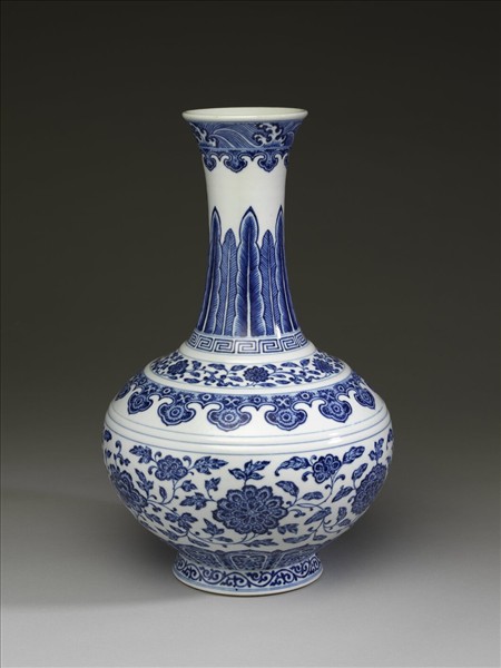 青花纏枝花卉紋瓶