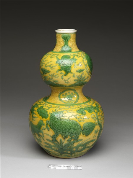 黃釉綠彩獸紋葫蘆瓶