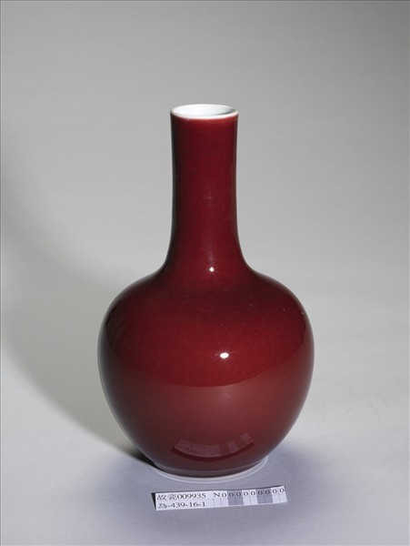 霽紅釉天球瓶