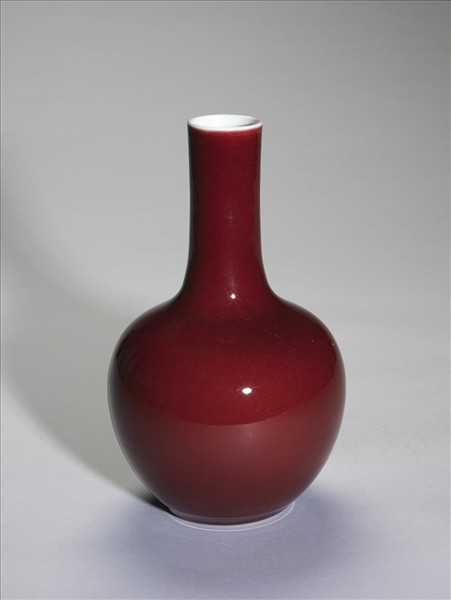 霽紅釉天球瓶