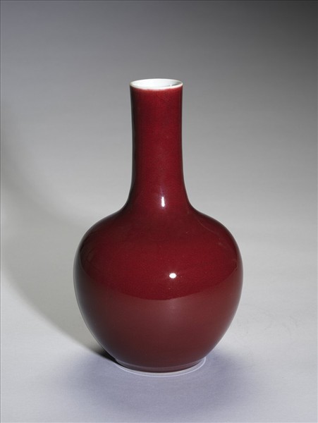 霽紅釉天球瓶