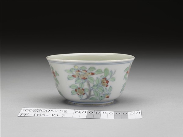 鬥彩四季花卉紋杯