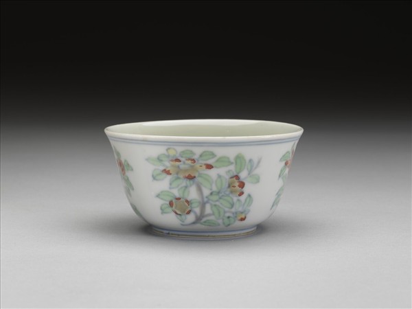 鬥彩四季花卉紋杯