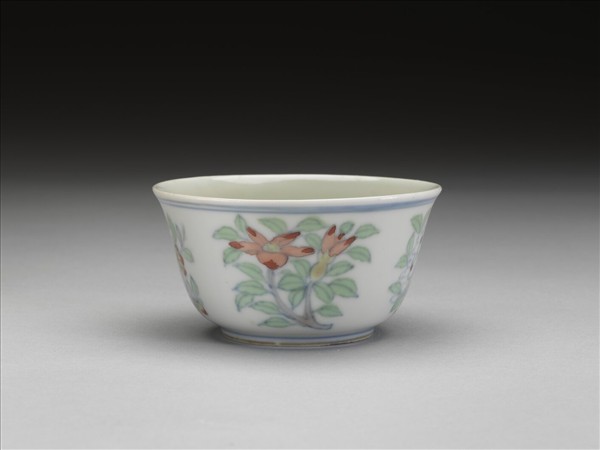 鬥彩四季花卉紋杯