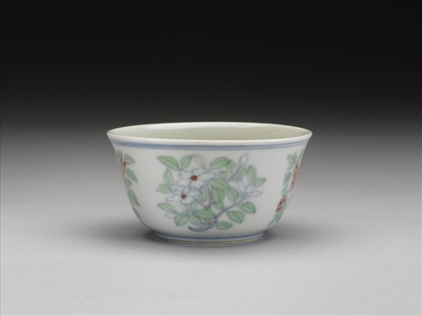 鬥彩四季花卉紋杯