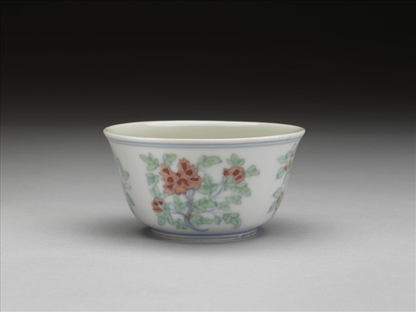 鬥彩四季花卉紋杯