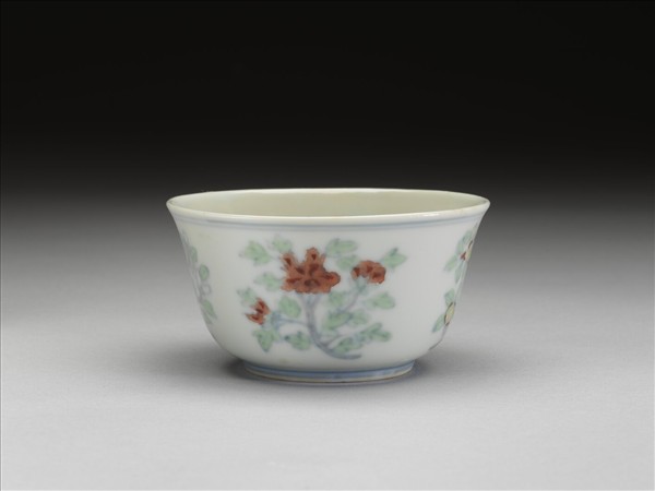 鬥彩四季花卉紋杯